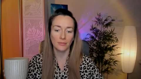 save the qween online show from January 9, 7:25 am