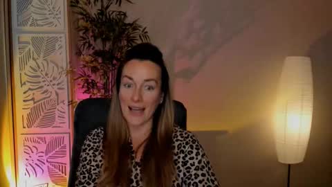 save the qween online show from February 8, 7:01 am