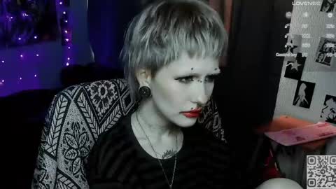 pronoun she. name Mary. age 21. online show from May 2, 3:18 pm