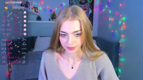 Kira  GMT 7 Mon Thu-Sun  0800am-0200pm  online show from December 24, 11:55 pm