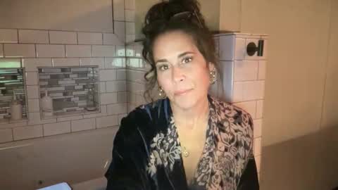 Good Girls Say Please...and Thank You online show from November 1, 5:45 pm