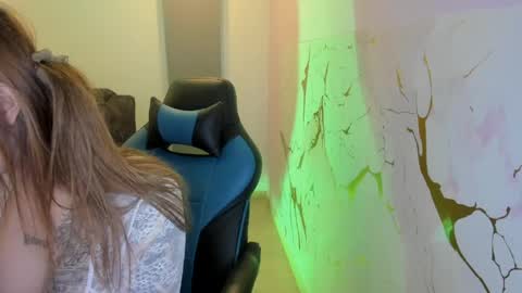 scarbadgirl_ online show from May 2, 3:23 am