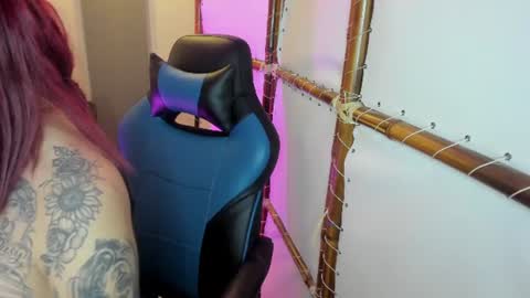 scarbadgirl_ online show from June 11, 3:59 am