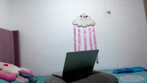 Snapshot of scarle222421 chatting on December 8, 1:08 am scarle222421 online show from December 8, 1:08 am