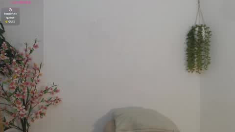 scarlet_100 online show from May 1, 1:54 am