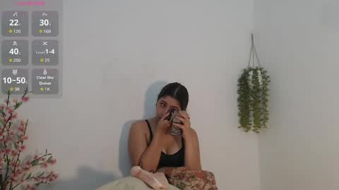 scarlet_100 online show from May 3, 2:39 am