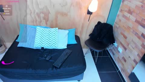 Scarlet Edwars online show from November 4, 8:21 pm