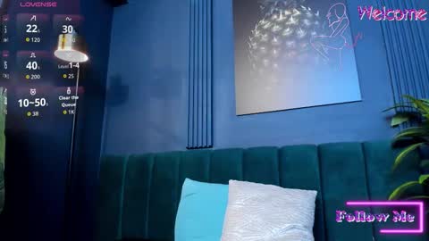 Scarlet Edwars online show from March 4, 8:28 pm