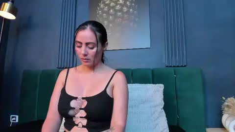 Scarlet Edwars online show from July 24, 6:49 pm