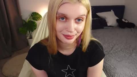 scarlet_enchantress online show from November 28, 6:43 am