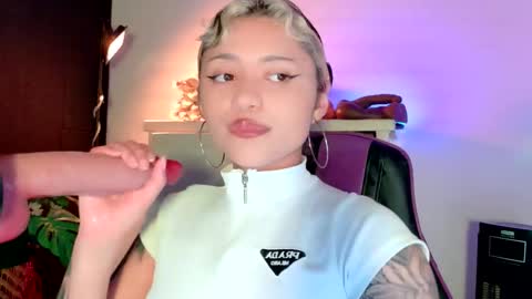 scarlet_gold online show from December 23, 3:56 am