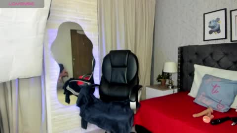 Scarlet online show from April 22, 2:52 am