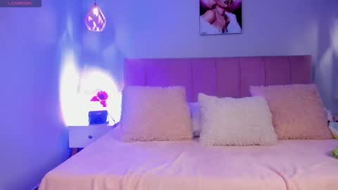 Scarlet  online show from March 9, 5:45 am