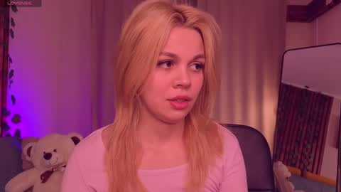 scarletmarney online show from May 4, 3:13 am