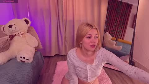scarletmarney online show from May 3, 3:12 am