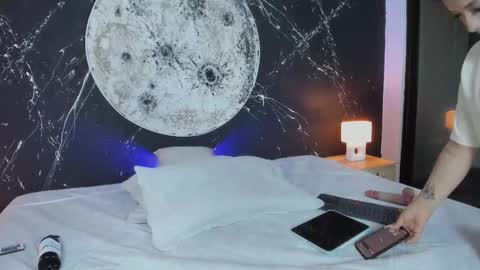 Snapshot of scarletmoon1_ chatting on September 18, 11:09 pm Scarlet online show from September 18, 11:09 pm