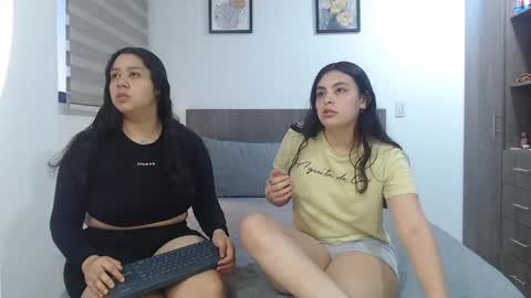 Scarlett and Jazmin online show from April 27, 10:57 am
