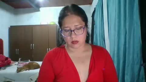 Snapshot of scarlett_widow chatting on October 1, 3:38 am scarlett_widow online show from October 1, 3:38 am