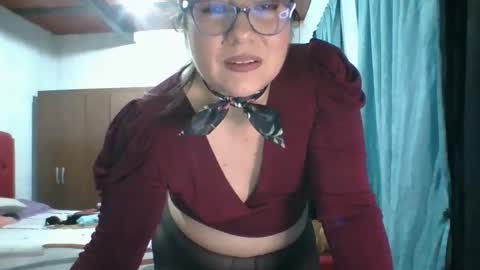 Snapshot of scarlett_widow chatting on October 3, 3:26 am scarlett_widow online show from October 3, 3:26 am