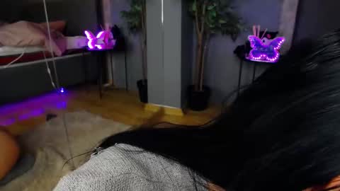 scarlettjakobs online show from February 21, 7:00 am