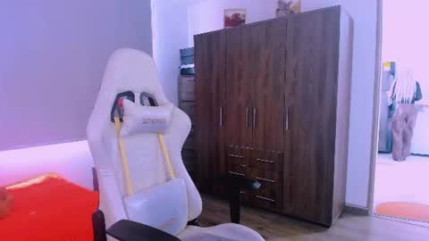 Scarlett online show from July 31, 9:05 pm