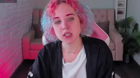 Scarlett online show from May 25, 1:28 pm