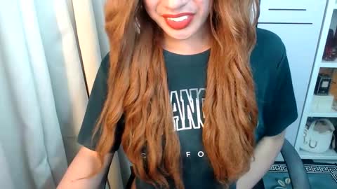 Queen Scarlet online show from March 15, 1:25 pm