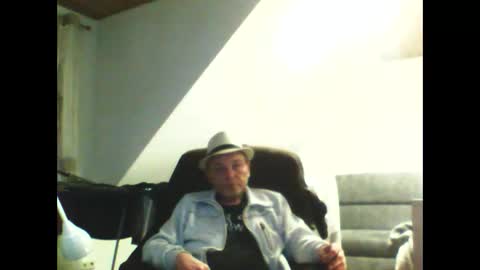 schnibschnab online show from March 16, 5:44 am