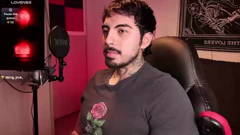 Alejandro help me to reach 200 thumps up online show from July 11, 8:50 am