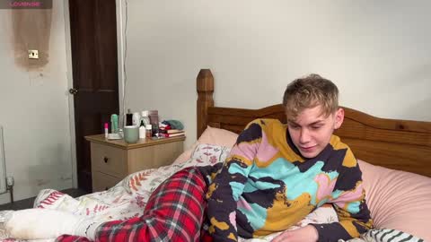 Snapshot of scottish_twink01 chatting on January 11, 2:15 pm danny online show from January 11, 2:15 pm