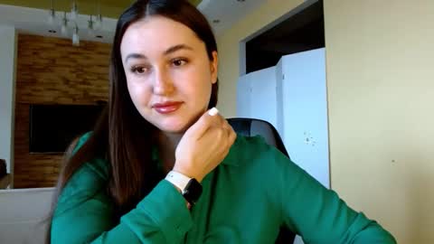 Elizabeth  online show from March 5, 10:57 am