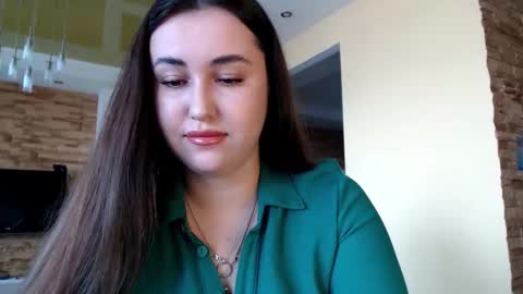 Snapshot of sea_cocktail chatting on February 25, 10:48 am Elizabeth online show from February 25, 10:48 am