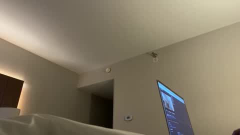 seanjohnsen online show from November 19, 6:13 am