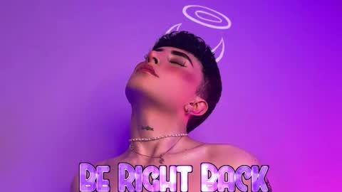     .  INDEPENDENT MODEL online show from February 8, 6:55 pm