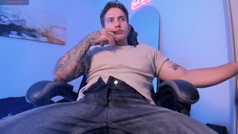 Snapshot of sebastianortizm chatting on January 14, 12:11 am Lucian Sinclair online show from January 14, 12:11 am