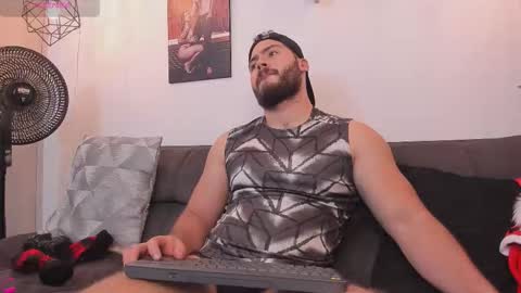 Instagram jeanpaulfit  online show from December 16, 12:18 am