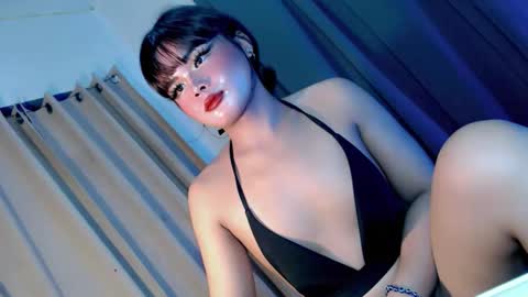 kwen online show from October 25, 3:01 pm