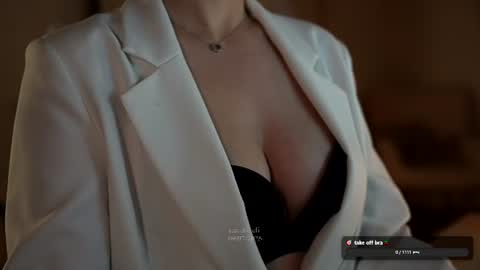 Eliz online show from July 9, 8:35 pm