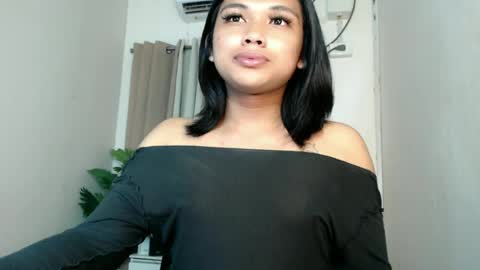 Deluxe online show from June 21, 8:48 pm