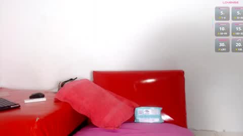 Estefany online show from May 6, 12:11 pm