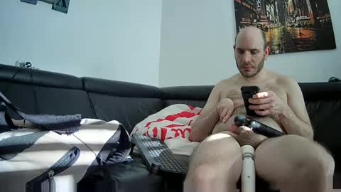 Snapshot of seeebi chatting on February 1, 9:43 am Sebastian online show from February 1, 9:43 am