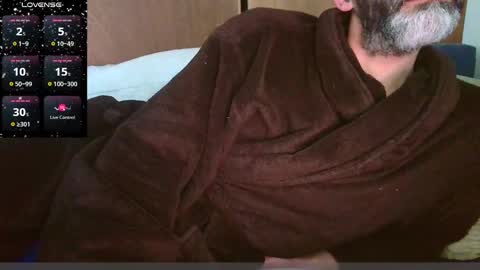 Snapshot of seewolf1000 chatting on December 27, 8:13 am seewolf1000 online show from December 27, 8:13 am