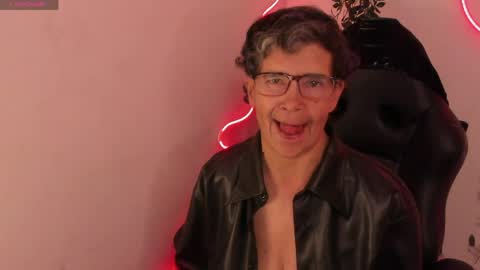 Selena online show from April 17, 11:12 am