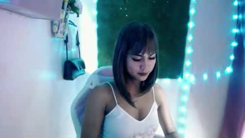 selena_fox2000 online show from April 23, 5:37 am