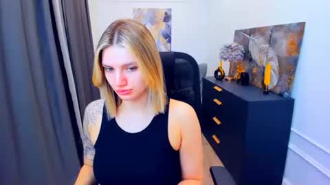 selenaemoore online show from May 5, 3:35 am