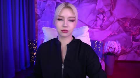 selenairis online show from October 3, 7:38 am