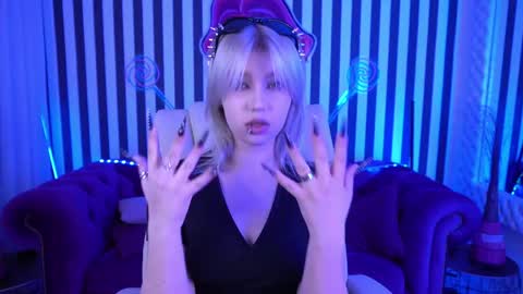 selenairis online show from May 2, 9:31 pm