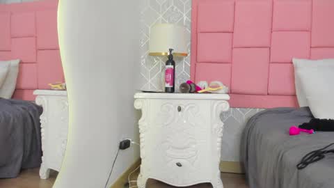 Selena online show from June 7, 7:13 am