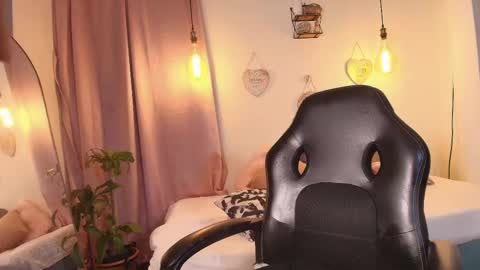 SelenaRossi online show from March 6, 4:52 am