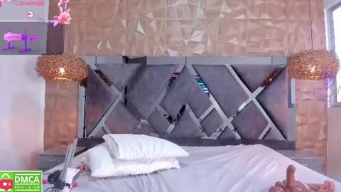 selene__lopez_ online show from June 15, 7:39 pm